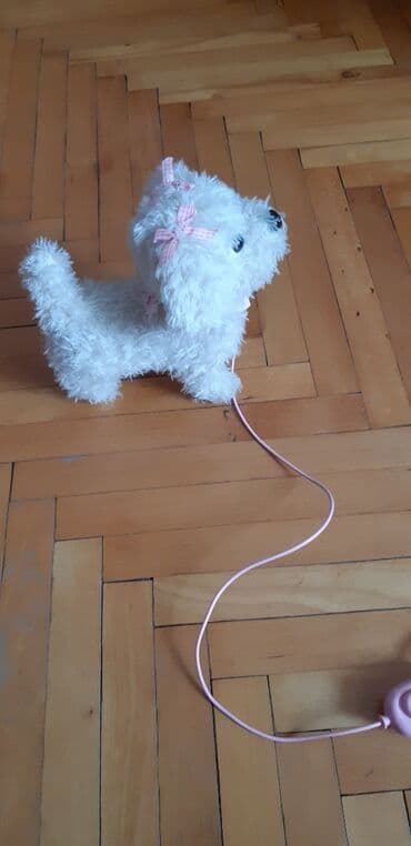i̇nteraktiv oyuncaq itlər: Oyuncaq it,hem gezir,hem hurur.qiymeti 20manat — 2