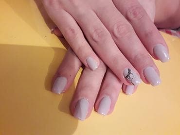 manikur ustası: Dirnaq usdasi teleb olunur salonumuza el iwi olan olsun — 2
