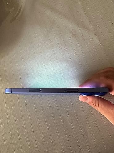asus rog phone 6: Məhsul: Smartfon (mavi rəng) Xüsusiyyətlər: - Korpus: düz kənarlı — 3