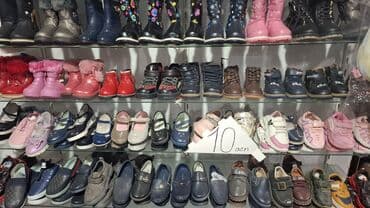 məktəbli şalvarı qız ucun: Endirimli qiymətlə: bütün ayaqqabılar sadəcə 10 azn — 2