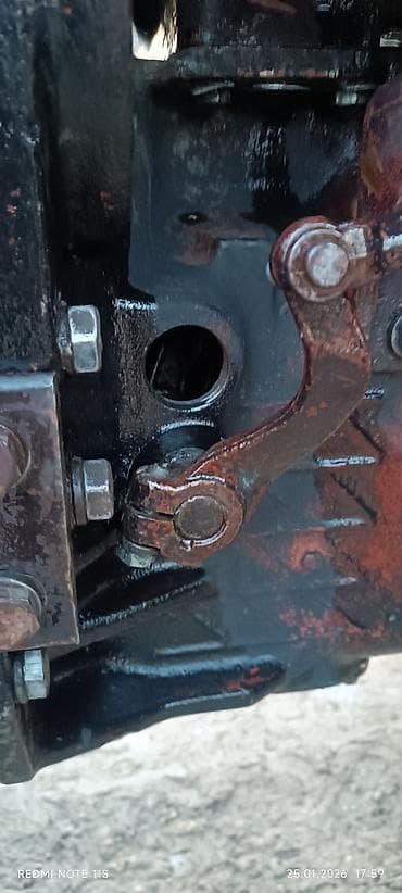 şin və disklər: Belarus MTZ traktoru - Güclü dörd silindrli dizel mühərrik - Ön və — 6