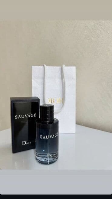 kişi ətiri narkotik: Lüks kişi ətirləri seçimi - Dior Sauvage (Eau de Toilette): Tünd mavi — 1