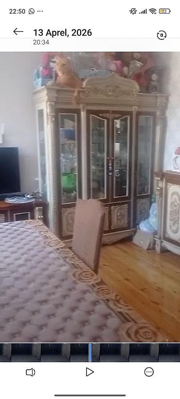 Klassik üslubda qonaq otağı mebel dəsti - Vitrin: 4 qapılı, şüşəli