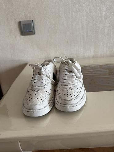 krasovka kişi: Nike ağ rəngli idman ayaqqabısı - Klassik dizayn: ağ dəri üstlük — 3