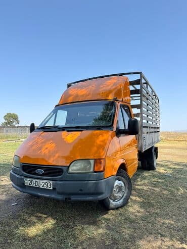 инвертор с 12 на 220 вольт: Narıncı rəngli, taxta bortlu, arxasında ikili təkərləri olan "Ford — 2