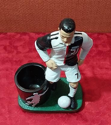 qələm dəsti: Ronaldo fiqur qələmqabı Juventus 7 nömrə Dizayn: Juventus formasında 7 — 9