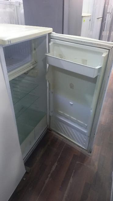 ev soyduculari: Bir kameralı məişət soyuducusu - Üst hissədə kiçik dondurucu bölmə - — 2