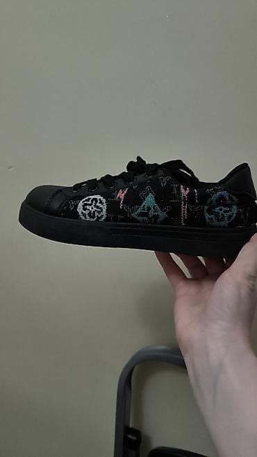 Kişi ayaqqabıları: Qara rəngdə casual idman ayaqqabısı - Dizayn: Kvars qara üst, yan — 2