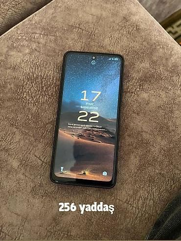 Smartfon – 256 GB yaddaş - Ekran: tam ekran, mərkəzdə deşikli ön
