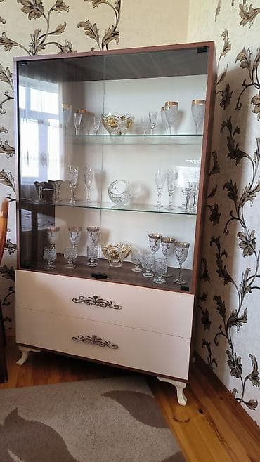 Yaxşı vəziyyətdədir.stol açılır.Hamısı birlikdə 500 manata satılır — 2