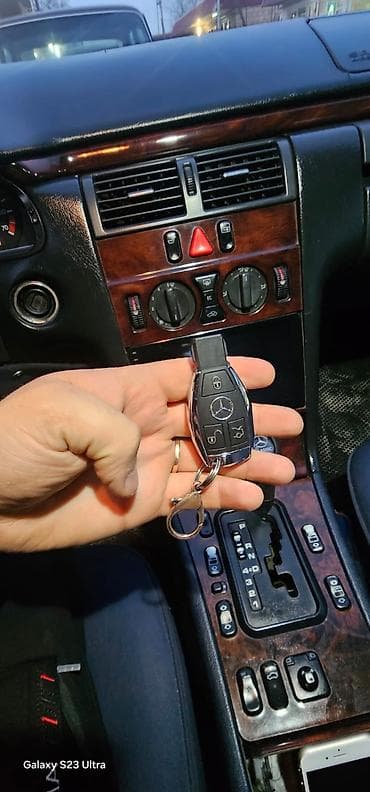 Mercedes-Benz E-Class: 2 l | 1997 il Sedan — 6