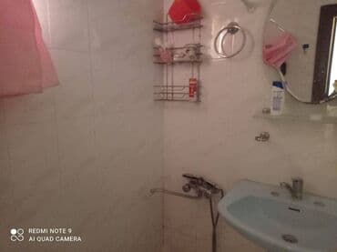 kirayə ev ayliq: İnşatçılar metrosunun yaxınlığında 5 mertebeli binanın 4-cü — 6