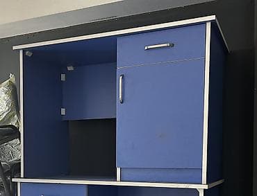 plasmas şkaf: Şirkət bağlandığı üçün, 4 ədəd ofis masası satılır. Kabinet, uşaq — 1