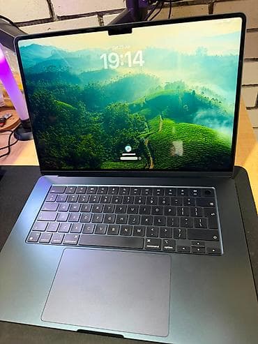 apple macbook: İşlənmiş Apple MacBook, 15.4 ", Apple M3, 256 GB, Ünvandan götürmə, Pulsuz çatdırılma — 1