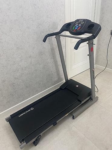 Alman firması olan Brümer şirkətinə məxsus, ideal formada qaçış — 1