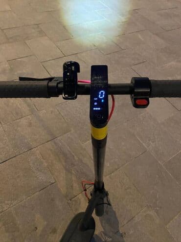 детский скутер: Б/у Электросамокат 11", 501 - 750 Вт, 16 - 25 км/ч — 1