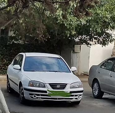 ford focus hatchback: Hyundai Elantra sedan – ağ rəngdə, 4 qapılı, dizelle işləyən — 1