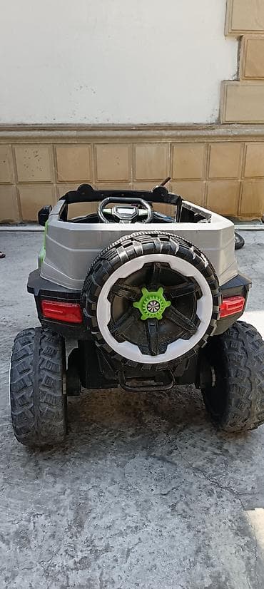 Uşaq üçün elektrik maşınları: Uşaq elektrik maşını – off-road tipli jeep dizaynı Xüsusiyyətlər: - — 2
