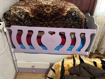 двухъярусная кровать для мальчика: Для девочки и мальчика, Четырехугольная, Колыбель, С бортиками, С матрасом, Без механизма качания — 1