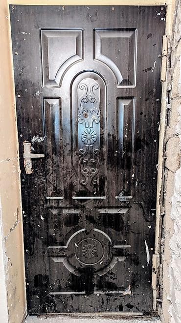 işlənmiş seyf qapi: Usten cixma seyf qapi .pasi curuyu yoxdu demir qiymetine satiram.ayna — 1