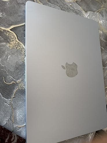 Apple MacBook M4 256/16 — Space Gray rəngdə, zərif alüminium gövdə