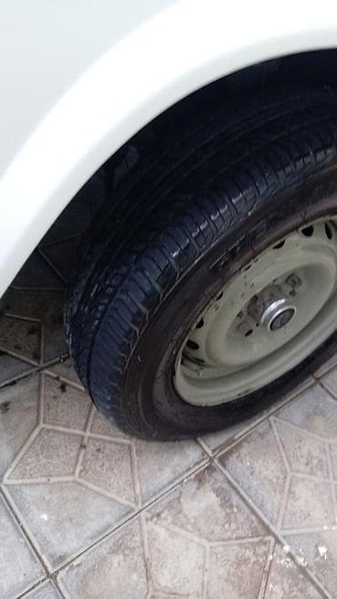 17 sadə: VAZ 2107, ağ rəng, sedan kuzov. Texniki xüsusiyyətlər: - Sxem: arxa — 9