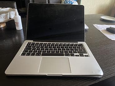 Apple MacBook: Apple MacBook Pro noutbuku Alt hissesinde zede var Model: A1502 (EMC — 3