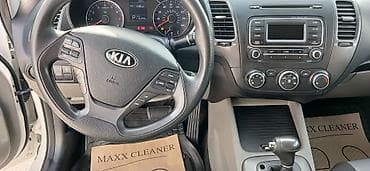 Kia: Kia Cerato (Ağ rəng, sedan) Texniki xüsusiyyətlər: - Benzin — 6