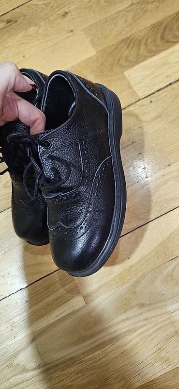 Donlar: Uşaq üçün klassik qara broq üslublu ayaqqabı. Yeni kimidir. 2 defe — 2