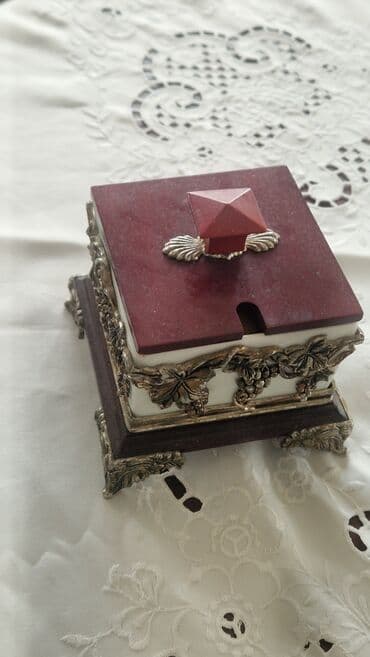 dekor güllər: Bir vaza, Farfor — 5