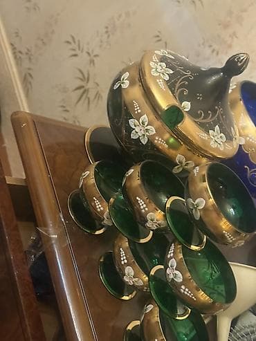 Bojeli şüşə desert dəsti - Rəng: zümrüd-yaşıl şüşə, qızılı haşiyə və