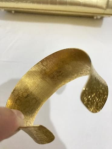 Браслеты: Qızılı rəngli geniş manjet bilərzik. Qızıl suyuna çəkilib qaralmır — 5