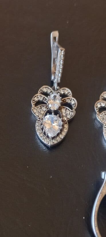 1 грамм золота цена 585 в баку: Gümüş dəst "üzük, sırğa və həmayil" dəsti satılır. Üzüyün ölçüsü 8.5 — 7