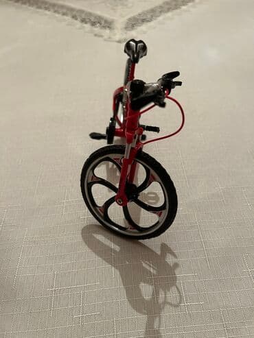 sədərəkdə velosipedlər: Dəmir modelka velosiped oyuncağı satılır. Təzədir.Əsl velosipedin tam — 5
