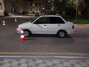 vaz 2106 diferi: Saipa ili 2013 satılır Avtomobil: Sedanın gövdə tipi, ağ rəng — 6