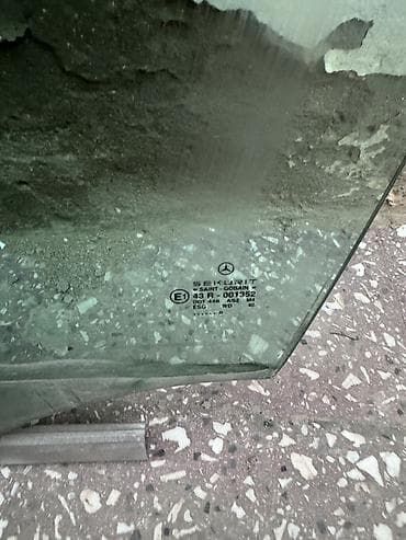 bmw e 38: Mercedes-Benz w202 yan qapı şüşəsi 2000 madel putulucnudu Cutdur — 2