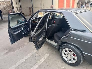 mercedes 208 d: Əvvala Salam Maşın ideal vəziyyətdədi. Otur sür maşındı. Bütün — 7