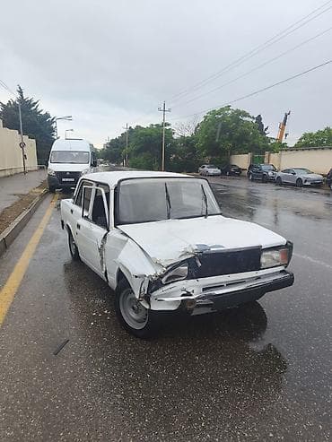 aqua disk: VAZ 2107, ağ rəng, sedan, arxa ötürücülü. Texniki xüsusiyyətlər: - — 2