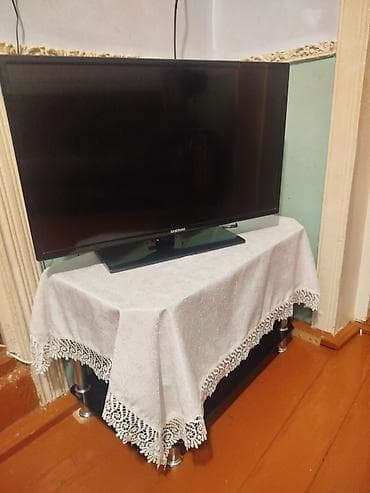 elde tv: Samsung markalı televizor. Böyük ekranlı, qara rəngli və zərif — 1