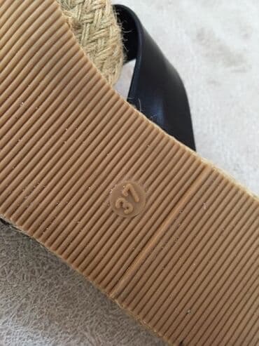 женские босоножки на танкетке: Ölçü: 37, rəng - Qara, Yeni — 5