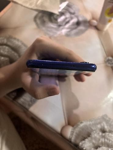 8 pulus: Redmi smartfon - Rəng: mavi (parlaq gradient arxa panel) - Ekran — 8