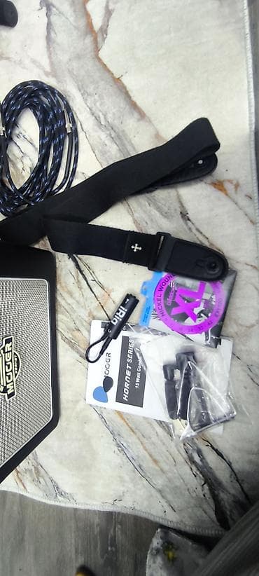 Гитары: Elektrik gitara seti – tam paket Məhsul tərkibi: - Strat tipli — 2