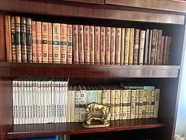 sade dirnaq sekilleri: Şəkildə qeyd olunan qedimi kitablar satılır. Qiymet razılaşma yolu ilə — 4