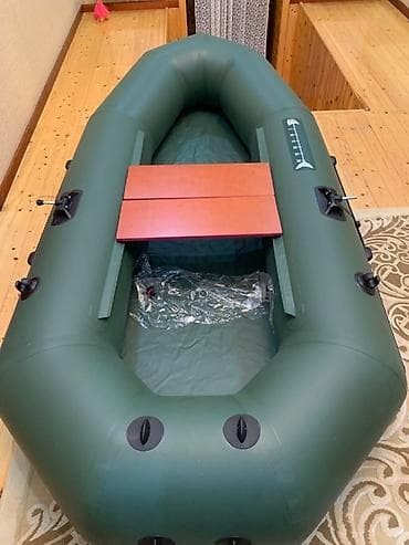 traktor su cəni: İki ədəd şişmə qayıq təklif olunur. Bir qayıq kamuflaj rəngdədir — 3