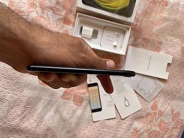 iphone x barter: IPhone SE 2020, Qara, Barmaq izi — 7