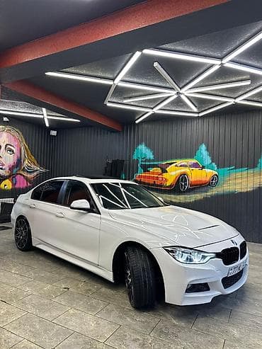 lider disk type 1 per page 40: BMW 3 Series sedan – ağ rəng, şəhər və tras üçün dinamik və zərif — 3