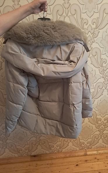 Üst geyimi: Tecili satilir 70 manata almisam 1 defe geyinmisem 1 aydi alinib 30 — 2
