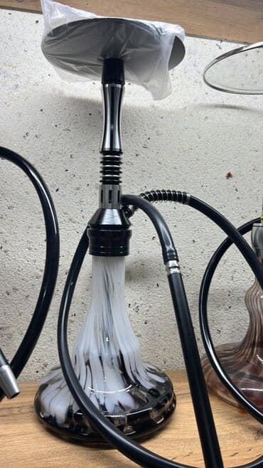 Nargilə dəsti - Material: şüşə kolba (ağ-qara naxışlı), metal gövdə