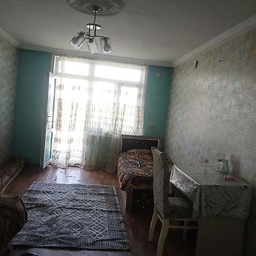 Mənzillər: Seherin merkezinde 4 mertebeli binanon 3 cu mertebesi 3 otagli ev — 3