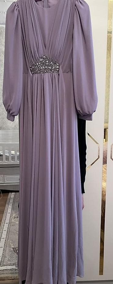 sade don: Bənövşəyi rəngdə, şıq ziyafət/gecə donu. - Uzun, axıcı ətək kəsimi və — 1